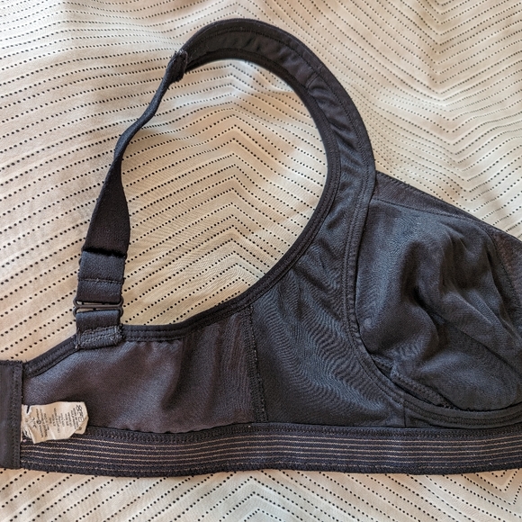 Lululemon 32C Ta Ta Tamer - Black Sports Bra - Picture 4 of 5
